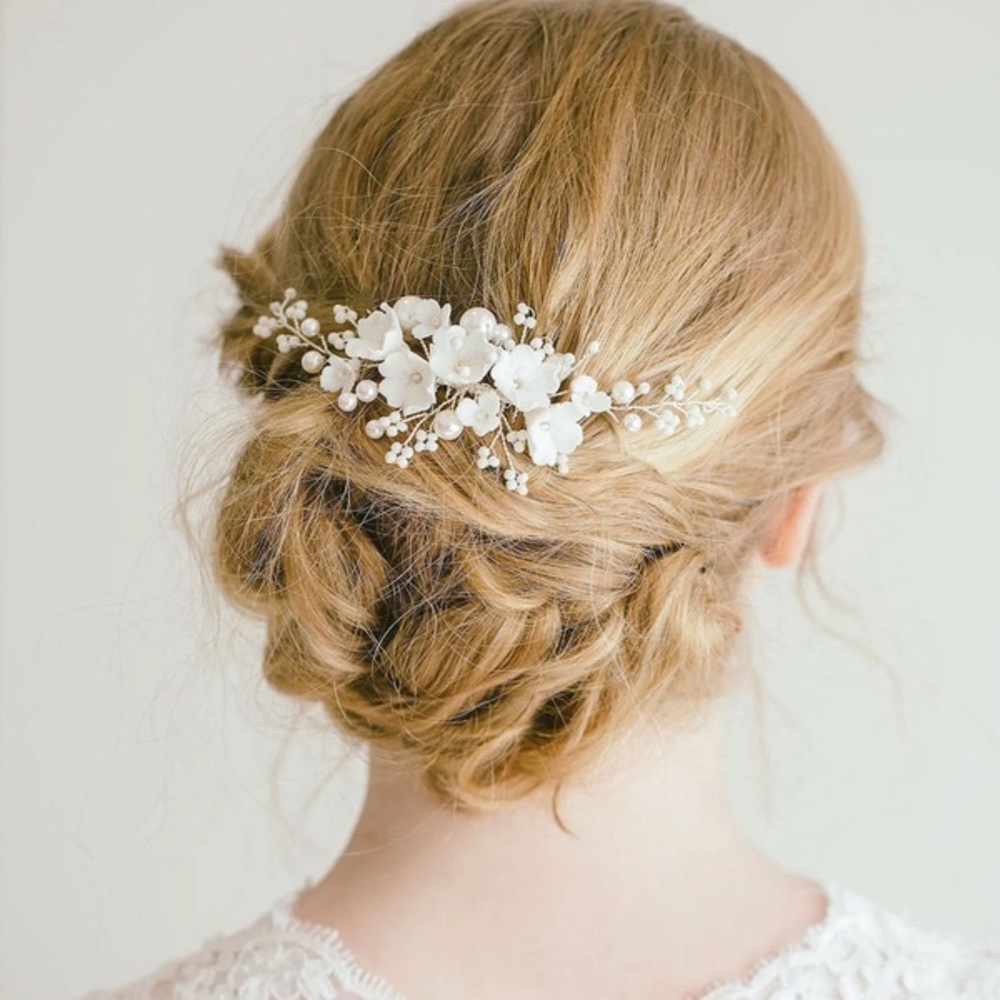 Elegant White Floral Hair Accessory